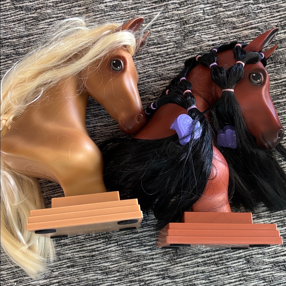 Bayer Mane Beauty horse head beautiful condition.